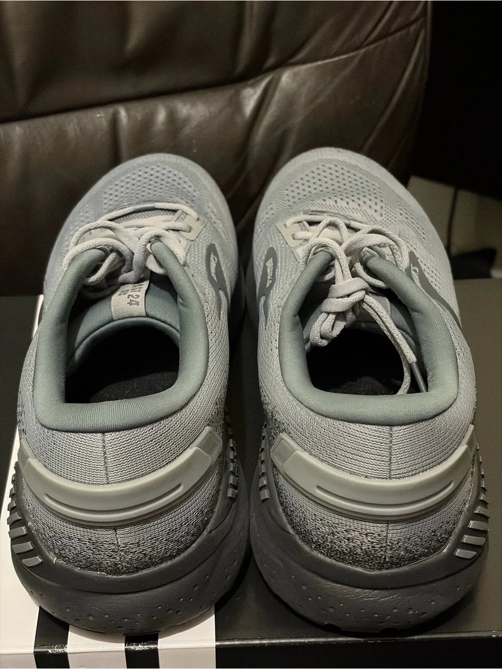 Brooks Beast GTS 24 Shoes Primer Grey Ebony Running Shoes Mens Size 12